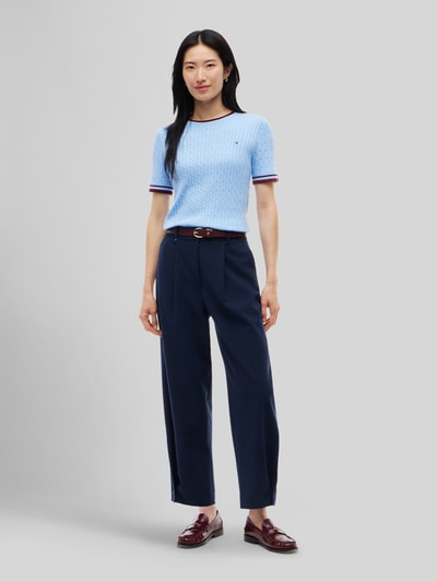 Tommy Hilfiger Spodnie z zakładkami w pasie o kroju barrel fit z mieszanki wiskozy Granatowy 1