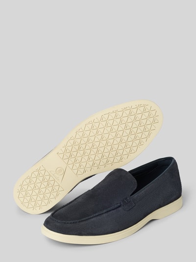 Productfoto, Slipper aus beschichtetem Leder Modell 'Torford Easy' van Clarks in donkerblauw met gestructureerde zool, hakhoogte 2 cm, schachthoogte 7 cm, schachtwijdte 13 cm, glad oppervlak, beige zool, comfortabele fit.