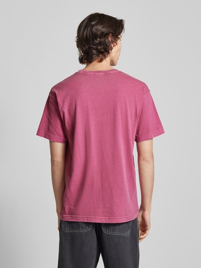 Carhartt Work In Progress T-Shirt mit Label-Patch Modell 'Nelson' Pink 5