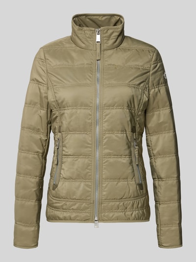 Produktfoto, Steppjacke mit Stehkragen und Reißverschlusstaschen von Fuchs Schmitt, oliwkowy, taliowany krój, detal z logo, kieszenie zapinane na zamek błyskawiczny, zamek błyskawiczny dwustronny, szerokość ramion w rozmiarze 36: 45 cm, szerokość klatki piersiowej w rozmiarze 36: 42 cm, długość rękawów w rozmiarze 36: 65 cm, długość tyłu: 65 cm, gładka faktura