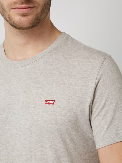 Levi's® T-shirt z naszywką z logo Jasnoszary melanż 3