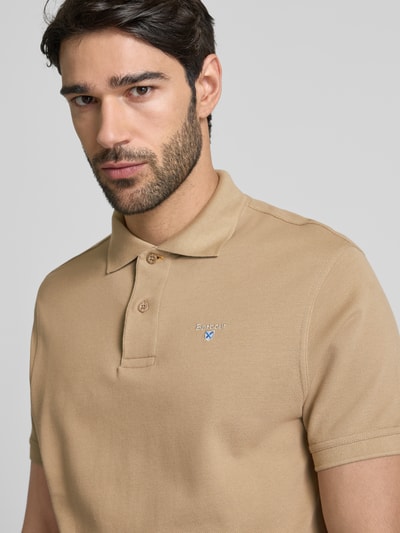 Barbour Slim Fit Poloshirt mit Label-Stitching Sand 3