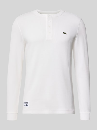 Produktfoto, weißes Regular Fit Langarmshirt aus reiner Baumwolle von Lacoste mit gerippter Textur und Knopfleiste, Herren Langarmshirt von Lacoste