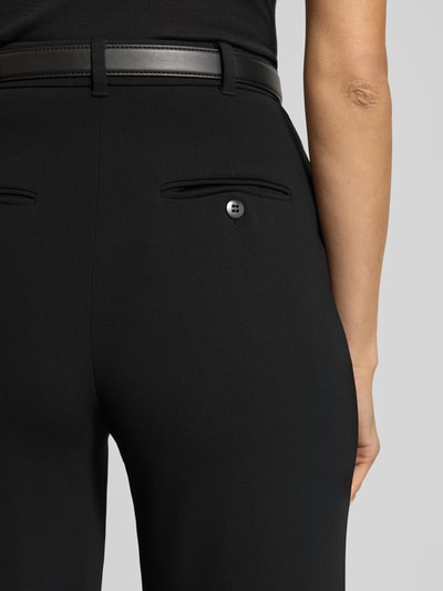 Frauenmodel trägt Regular Fit Weite Hose mit Gürtel Modell 'TAMICO' von Max Mara Studio, Optik: Unifarben, Detailaufnahme Rückansicht.