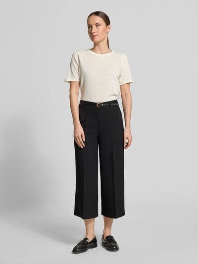 Frauenmodel trägt Regular Fit Culotte mit Viskose-Anteil Modell 'ELMA' von Vero Moda in Optik: Unifarben, Materialverarbeitung: Twill, Ganzkörperansicht von vorne