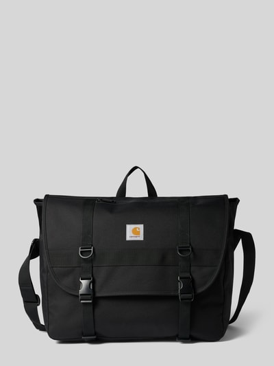 Produktfoto, Messenger Bag mit Label-Patch Modell 'Jake' von Carhartt Work In Progress, schwarz, rechteckige Form, glatte Oberfläche, Überschlag mit Klick- und Klettverschluss, verstellbarer Schulterriemen, kurzer Tragehenkel, Laptopfach, 54x37x20 cm