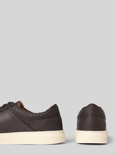 Produktfoto, Low Top Sneaker aus Leder-Mix Modell 'KIERANN_TENN_IWVPU' von BOSS in Dunkelbraun, strukturierte Sohle, Glattleder, Label-Prägung, Unifarben.