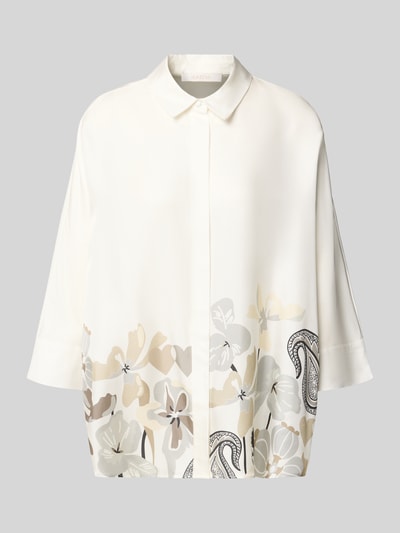 Produktfoto, Relaxed Fit Hemdbluse aus reiner Seide mit floraler Print von HERZENS in Creme mit beigem und grauem Floralem-Print, 3/4-Arm, Hemdblusenkragen, durchgehende Knopfleiste, glatte Textur, Rückenlänge 73 cm, Ärmellänge 43 cm.
