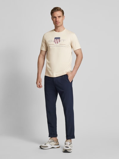Gant T-Shirt mit Label-Print Modell 'ARCHIVE' Sand 1