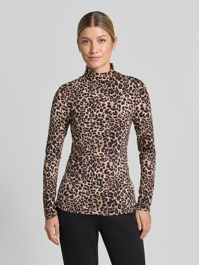 Vrouwenmodel draagt Turtleneck uit viscosemix met col van Christian Berg Woman, nauwsluitend model, dames, met stretch, ruglengte maat S 60 cm, kleuren bruin en zwart, luipaardprint, gladde textuur, geheel van voren.