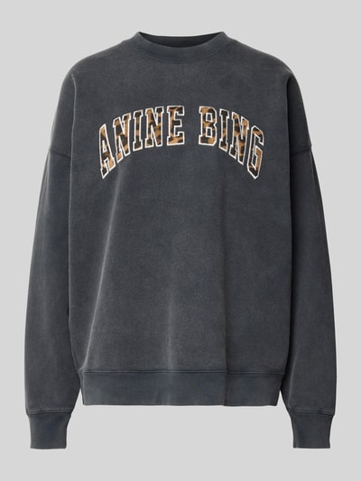 Produktfoto, Oversized Sweatshirt aus katoen van Anine Bing, puur katoen, labelopschrift in leeuwenprint look, ronde hals, ribboorden, ruglengte maat S 64 cm