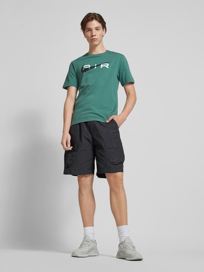 Nike T-Shirt mit Label-Print Gruen 1