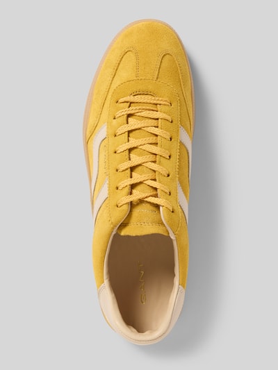 Produktfoto, Sneaker aus echtem Leder Modell 'Cuzmo' von Gant in Gelb mit weißen Details, abgerundete Passform, glatte Sohle, Logo-Prägung, Schnürverschluss, Herren Sneaker, Absatzhöhe 3 cm, Schafthöhe und -weite 8 cm.