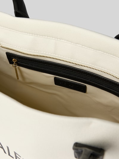 Produktfoto, Handtasche mit Logo Modell 'ACANTHA' von VALENTINO BAGS aus Baumwoll-Viskose-Mix in Creme mit Reißverschluss und Lederdetails, Hauptfach und Logo sichtbar, Maße 41x31x14 cm, Schulterriemen 128 cm.