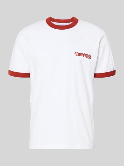 Produktfoto, T-Shirt im Retro-Look mit Label-Print von Carhartt Work In Progress, Herren T-Shirt aus reiner Baumwolle, Regular-Fit, Rundhalsausschnitt, weiß mit roten Bündchen, Rückenlänge 69 cm bei Größe M