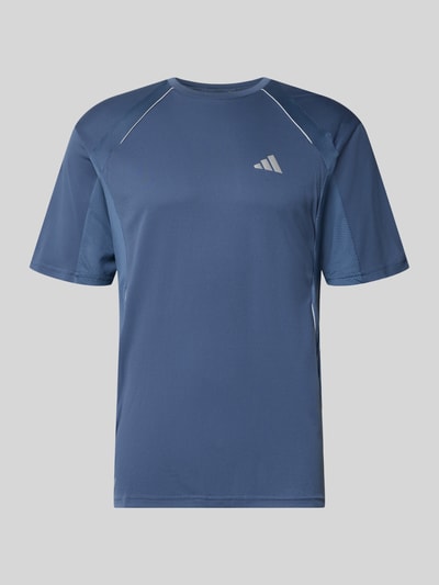 Produktfoto, Regular Fit T-Shirt mit Logo-Print Modell 'TECH APP TEE' von adidas Training, einfarbig blau mit glatter Textur