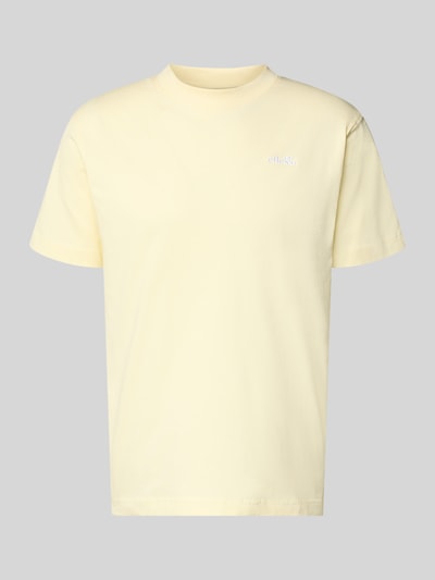 Produktfoto, jasnożółty męski t-shirt z wyhaftowanym logo, prosty krój, bawełna, model 'ACCIANO CLASSIC' od Ellesse
