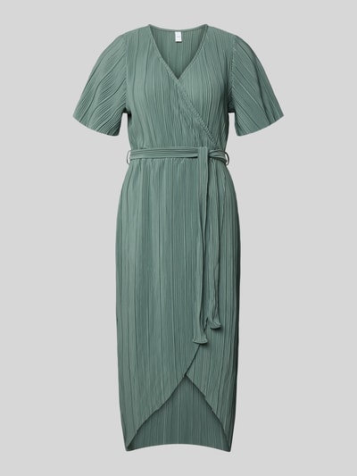Produktfoto, Cocktailkleid in Wickel-Optik Modell 'LINDA' von YAS in Taillierter Schnitt, Midikleid, grün, feine Plissee-Textur, Bindegürtel, V-Ausschnitt, verlängerter Rücken, elegante Linienführung