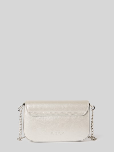 Produktfoto, Crossbody Bag mit Strukturmuster Modell 'Vanja' von Seidenfelt in glänzendem Silber, Ketten-Schulterriemen, glatte Textur