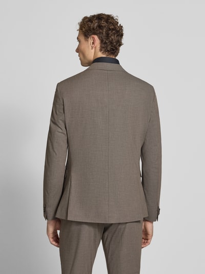 Männermodel draagt Slim Fit Sakko met viscose, model 'ULTIMATE' van s.Oliver BLACK LABEL in bruin, gladde textuur, Ganzkörperansicht Rückansicht