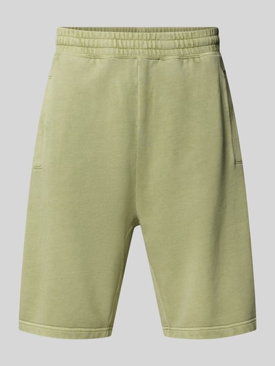 Produktfoto, Sweatshorts mit Eingrifftaschen Modell 'Nelson' von Carhartt Work In Progress in hellem Grün aus Reine Baumwolle im Relaxed-Fit, sichtbarer Elastischer Bund, Bundweite bei Größe M: 42 cm, Innenbeinlänge bei Größe M: 24 cm, glatte Textur