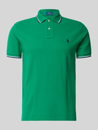 Produktfoto, Slim Fit Poloshirt aus reiner Baumwolle von Polo Ralph Lauren, Optik: Unifarben, Regular-Fit, Logo-Stitching, Kontraststreifen, Polokragen, Kurzarm, Ärmelabschluss: Gerippt, Rumpfabschluss: mit Seitenschlitzen, Materialverarbeitung: Piqué, Material: Reine Baumwolle, grüne Farbe, glatte Struktur.