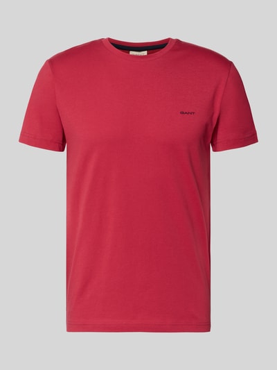 Productfoto, T-shirt met labeldetail van Gant in rood, recht model, puur katoen, ronde hals, ruglengte maat M 70 cm