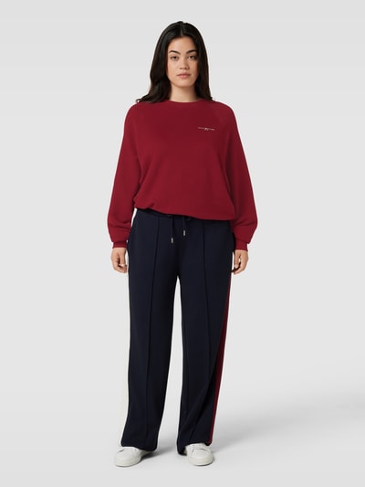 Tommy Hilfiger Curve Bluza PLUS SIZE z nadrukiem z logo Ciemnoczerwony 1