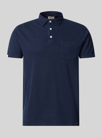 Produktfoto, Slim Fit Poloshirt mit Brusttasche von Superdry in Dunkelblau, Baumwoll-Leinen-Mix, sichtbare Knopfleiste und Brusttasche.