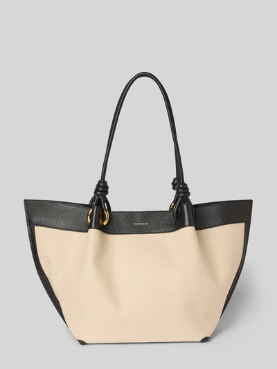 Produktfoto, Shopper mit Label-Detail Modell 'FINN CANVAS' von Coccinelle aus beigem Canvas mit schwarzen Lederdetails, goldene Metall-Elemente, lange Tragegriffe, Hauptfach mit Druckknopfverschluss, Reißverschlussfach innen, Maße ca. 60x34x17 cm, Schulterriemen 74 cm.