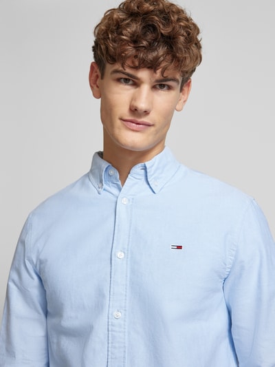 Tommy Jeans Regular Fit Freizeithemd mit Button-Down-Kragen Modell 'OXFORD' Hellblau 3