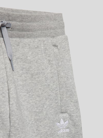 adidas Originals Sweatshorts met labelstitching Middengrijs gemêleerd - 2