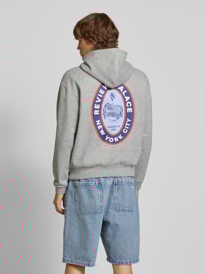 REVIEW Hoodie mit Label-Print Hellgrau Melange 5