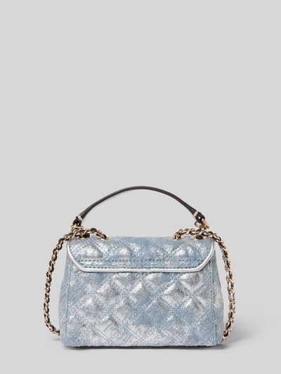 Produktfoto, Shoulder Bag mit Logo-Applikation Modell 'Giully' von Guess, z efektem pikowania, aplikacja z logo, efekt łańcuszka, klapka, uchwyt, pasek na ramię z łańcuszka, główna przegroda, zapięcie na magnes, kieszeń zapinana na zamek błyskawiczny, szerokość w rozmiarze 1: 17 cm, długość w rozmiarze 1: 14 cm, głębokość w rozmiarze 1: 6 cm, długość paska na ramię w rozmiarze 1: 120 cm