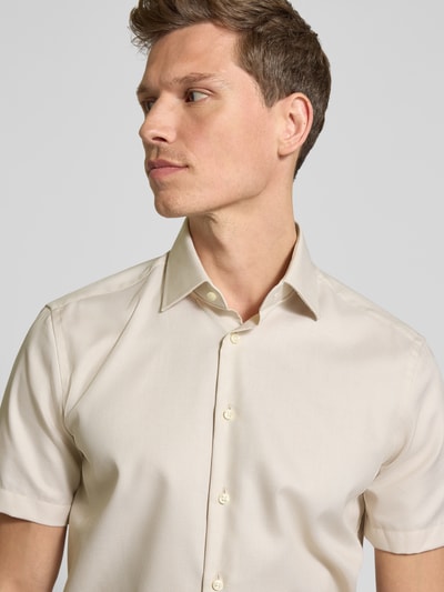 Christian Berg Men Regular Fit Business-Hemd mit Kentkragen Sand 3
