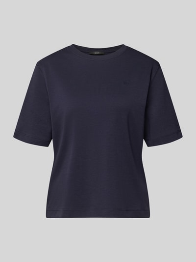 Produktfoto, damski t-shirt z bawełny prosty krój model 'SVEHA' wyhaftowane logo okrągły dekolt długość tyłu 55 cm Oui