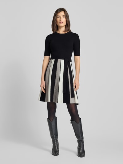 Apricot Knielanges Kleid aus Viskose-Mix in Strick-Optik Black 1