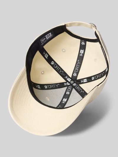 Produktfoto, Basecap mit Logo-Stitchings von New Era aus bawełna w jasnym kolorze, otwory wentylacyjne, regulowana patka z tyłu