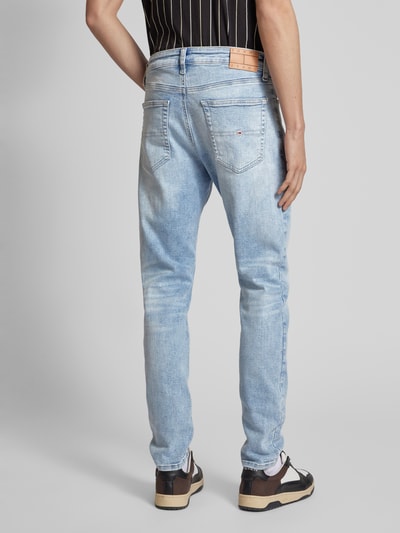 Tommy Jeans Slim Tapered Fit Jeans im 5-Pocket-Design Modell 'AUSTIN' Hellblau 5