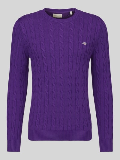 Produktfoto, pullover met geborduurd logo van GANT, look: effen in paars, kabelpatroon, regular fit, crew neck, knitwear, materiaalverwerking: tricot