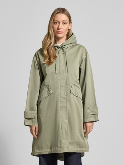 Kobiece modelka nosi Regular Fit Parka aus reiner Baumwolle von Marc O'Polo, efekt: jednolity kolor, długi rękaw, kieszenie z patkami, zamek błyskawiczny dwustronny, listwa z zatrzaskami, tunel, kaptur, materiał: bawełna, zdjęcie: całkowity widok z przodu.