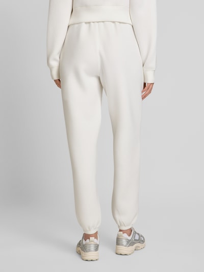 Guess Activewear Tapered Fit Sweatpants mit Label-Print Modell 'CECILIA' Offwhite 5