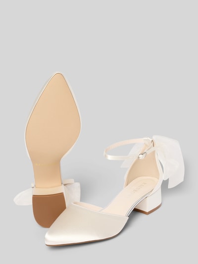 Produktfoto, Pumps aus Satin mit Blockabsatz von Rainbow Club, satyna, zaokrąglony czubek, pasek ze sprzączką, obcas słupek, wysokość obcasa 4 cm, wysokość cholewki 9 cm, rozmiar 40, jasny odcień, matowa i połyskująca powierzchnia