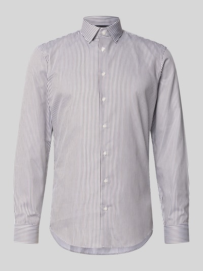 Produktfoto, Slim Fit Business-Hemd mit Kentkragen von Jake*s aus Reine Baumwolle, schmale blaue und weiße Streifen, Knopfleiste, Sportmanschetten, abgerundeter Saum, verlängerter Rücken, klassische Hemd-Form, Rückenlänge 78 cm, Schulterbreite 47 cm, Ärmellänge 66 cm.