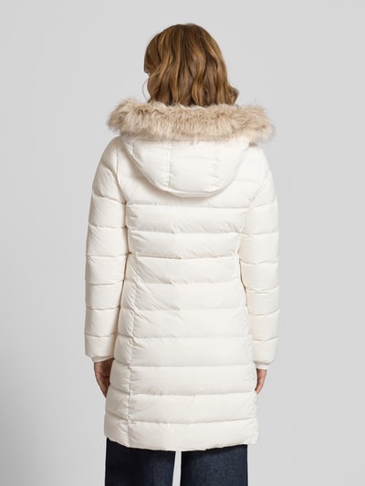 Tommy Jeans Płaszcz puchowy o kroju regular fit z wypełnieniem kaczym puchem Złamany biały 5