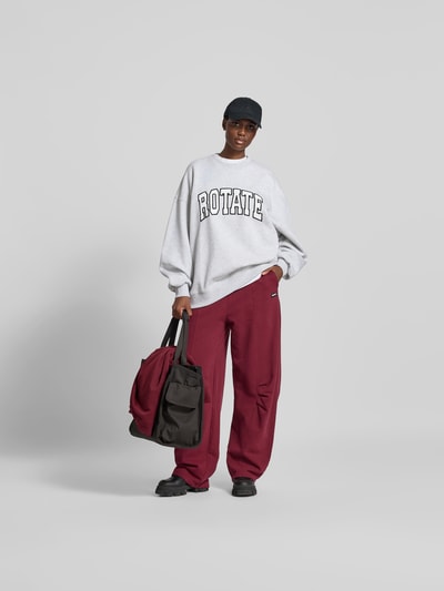 ROTATE Oversized Sweatshirt mit Logo-Stitching Hellgrau Melange 1