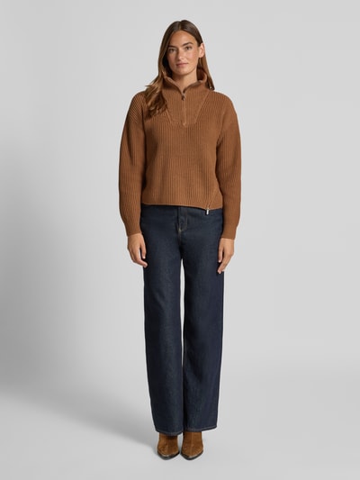 Oui Sweter z dzianiny ze stójką i zamkiem błyskawicznym Camel 1