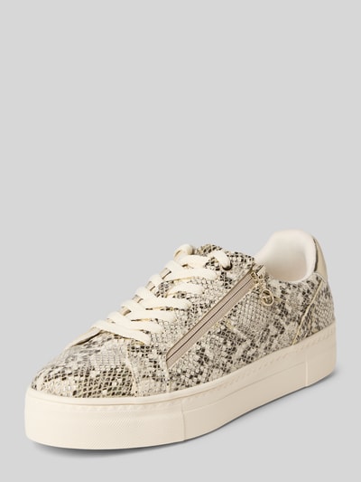 Produktfoto, Low Top Sneaker in Schlangenleder-Optik Modell 'Snake' von Tamaris mit runder Schuhspitze, Plateau-Absatz, strukturiertem Sohle, Label-Prägung, Schnürung und Reißverschluss, Lederoptik, beigebraune, schwarze und cremefarbene Strukturen.