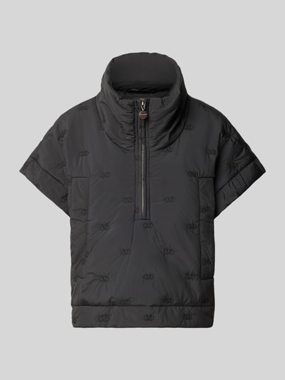 Produktfoto, Cape mit Reißverschluss und Eingrifftaschen Modell 'NETTI' von Cph Muse in Schwarz, Stehkragen, glatte Struktur, Regular Fit, Rückenlänge 61 cm, Brustweite 64 cm
