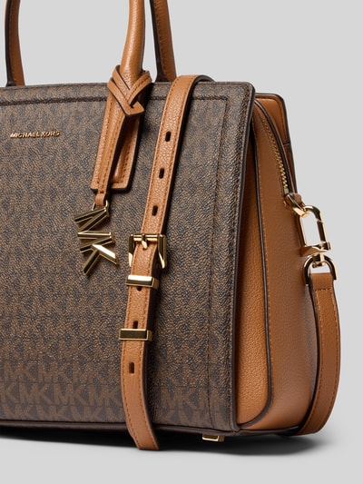 Produktfoto, Handtasche aus leer mit Logomotief Modell 'LAILA' von MICHAEL Michael Kors, Labelapplicatie, ritssluiting, draagband, schouderband, bruin met goudkleurige details, textuurmix, maat 1: Breedte 34 cm, Lengte 22 cm, Diepte 13 cm, bandlengte 36 cm